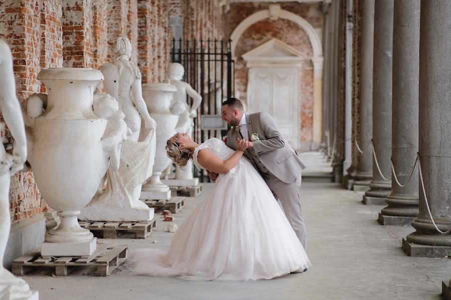 Fotógrafo de casamento Louba Ivanova (loubaivanova). Foto de 13 de fevereiro 2023