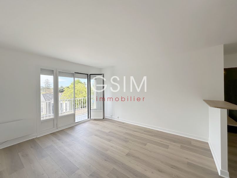 Location  appartement 2 pièces 47 m² à Garches (92380), 1 200 €