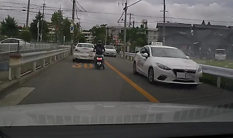 アクセラの教習車・ドライブに関するカスタム事例の投稿画像3枚目