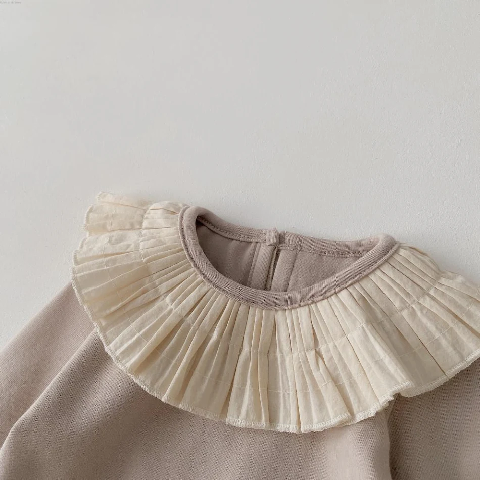 Baby romper driedelig set voor vrouwen. Comfortabel en stijlvol voor dagelijks gebruik. Het perfecte cadeau voor mama's en baby's.