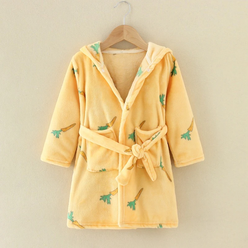 Chemise de nuit à capuche en flanelle imprimée pour garçons et filles, douillette et chaude, idéale pour des nuits paisibles et confortables, style tendance.