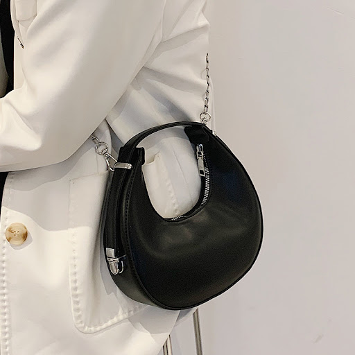 Title 4, Popular Chain Messenger Bag Carry your essentia...