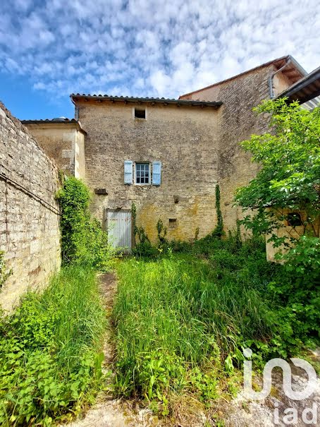 Vente maison 7 pièces 360 m² à Ruffec (16700), 95 000 €