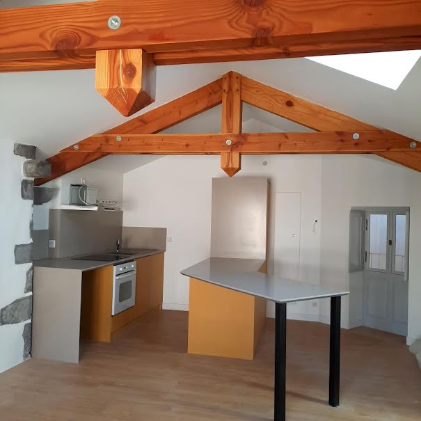 Location  appartement 4 pièces 78 m² à Riom (63200), 790 €