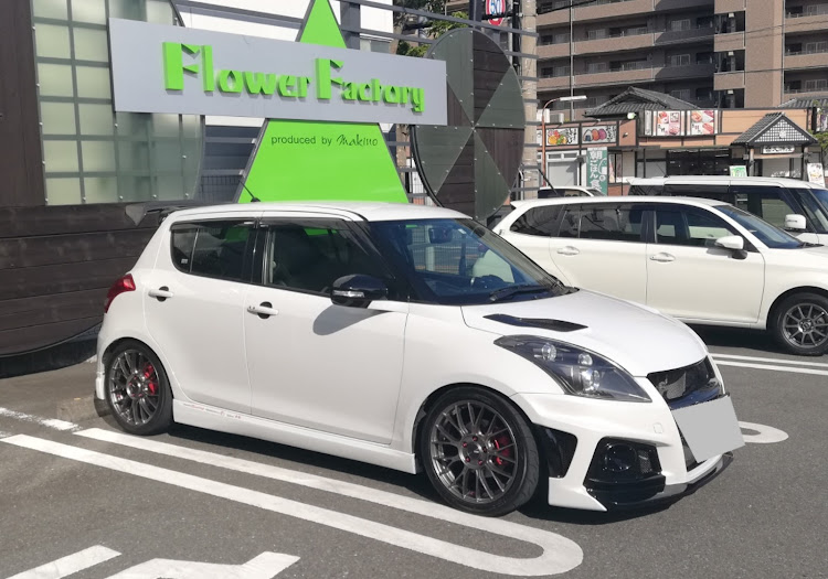 スイフトスポーツのS.H.I.L.I.S.・AM ch5009・笑いこそ正義・レジェンド・プロデューサー・貴方が居れば大丈夫に関するカスタム事例の投稿画像2枚目