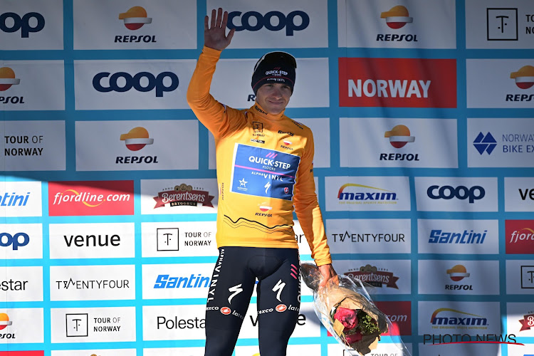 Leider Evenepoel krijgt er niet genoeg van en viert na sprint van elitegroepje al derde ritzege in Noorwegen