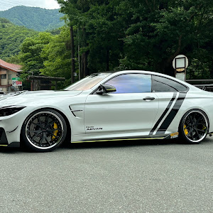 M4 クーペ F82