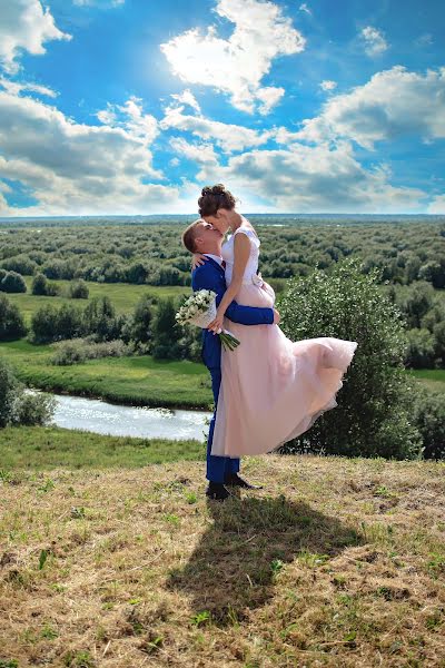 Fotógrafo de casamento Elena Bolyukh (elenbo29). Foto de 3 de abril 2019