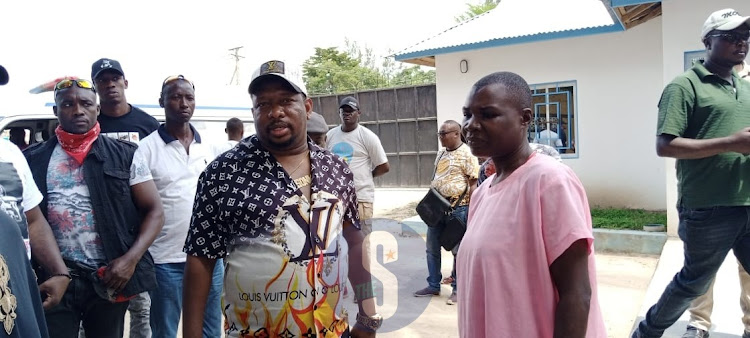 Former Nairobi governor Mike Sonko with Kenyan female boxer Conjestina Achieng' at Mombasa Women Empowerment Network Hospital in Miritini on Septmber 3, 2022