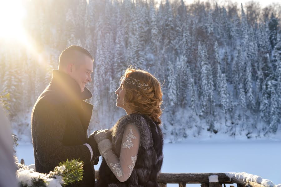 Fotógrafo de casamento Olesya Vladimirova (olesia). Foto de 14 de junho 2017