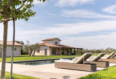 Corps de ferme avec jardin et piscine 10