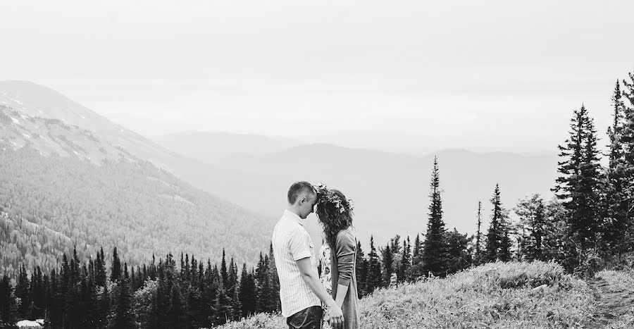 Fotógrafo de casamento Aleksandr Zavarzin (zavarzin1987). Foto de 17 de novembro 2016