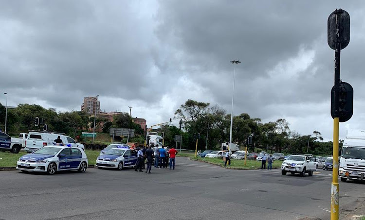 An off-duty Durban metro policeman was shot and injured on Sunday.