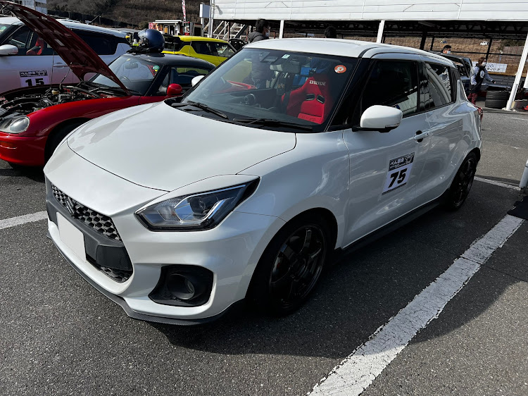 スイフトスポーツのzc33s・本庄サーキット・サーキットデビューに関するカスタム事例の投稿画像1枚目