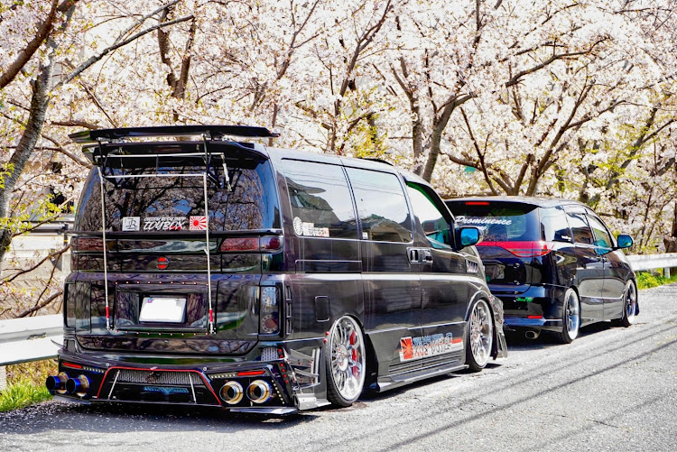 エルグランドのピックアップ一度でも載ってみたい・E-Prominence・桜と愛車・ワンオフエアロに関するカスタム事例の投稿画像1枚目