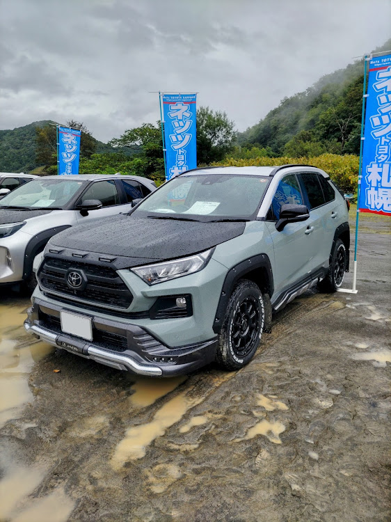 RAV4のRAV4乗りさんと繋がりたい・いつもコメントいいねありがとうございます🙇・勝手にコラボ・ランクル試乗・ランクルプロドライバー同乗に関するカスタム事例の投稿画像5枚目