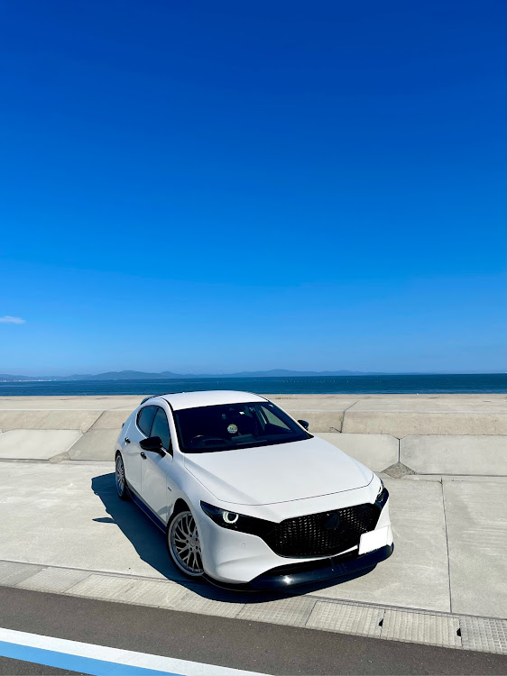MAZDA3の野蒜海岸・秋空のもとで・らーめんかいじ・いつもありがとうに関するカスタム事例の投稿画像1枚目