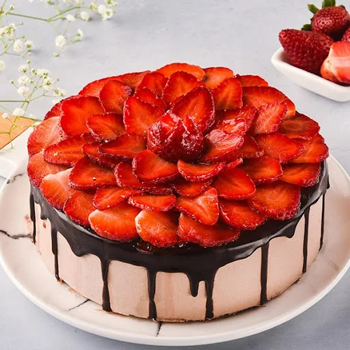 Fresh Strawberry and Rich Chocolate Cake (1 Pound)