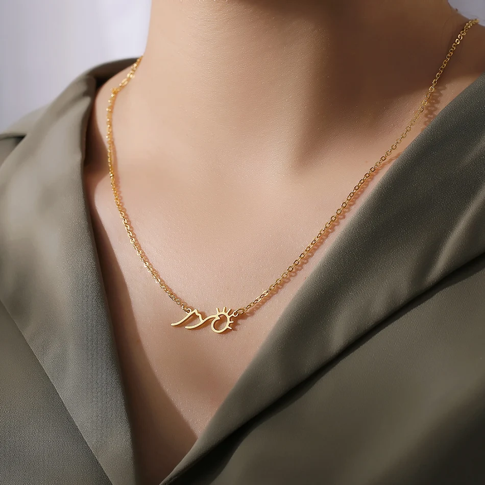 Sunrise Mountain hanger ketting voor dames. Een elegante ketting met uniek ontwerp, perfect als cadeau voor haar en om de dag te starten.