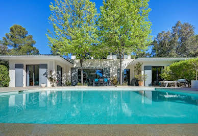 Maison avec piscine et terrasse 4