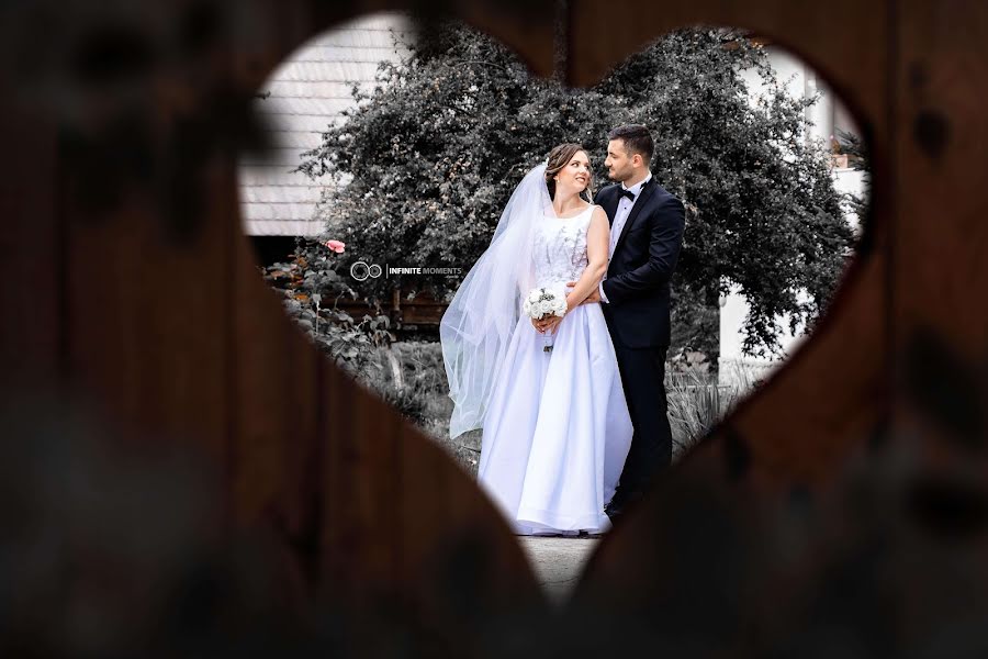 Fotografo di matrimoni Vaduva Adelin-Ionut (infinitemoments). Foto del 22 aprile 2022