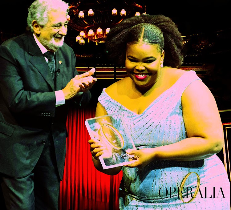 Nombulelo Yende receives her Operalia award from Maestro Domingo. © Operalia