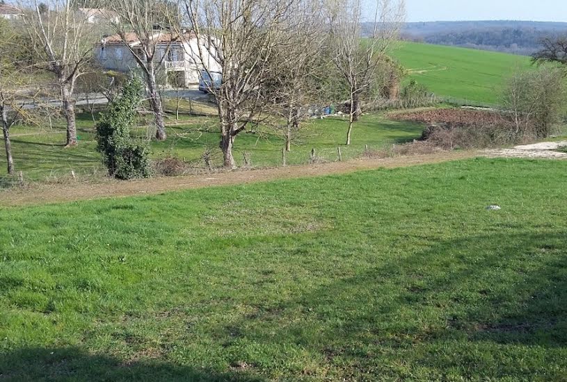  Vente Terrain + Maison - Terrain : 910m² - Maison : 90m² à Garat (16410) 