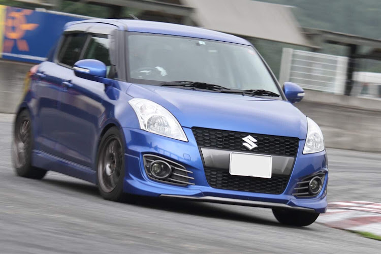 スイフトスポーツのスイフトスポーツ・zc32sに関するカスタム事例の投稿画像1枚目