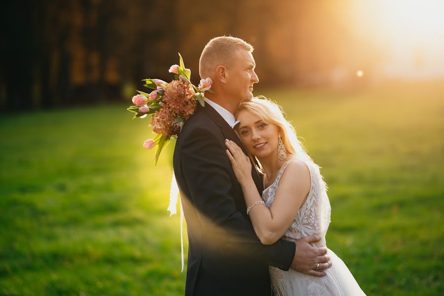 Wedding photographer Artur Olech (orzeszek1904). Photo of 18 November 2022