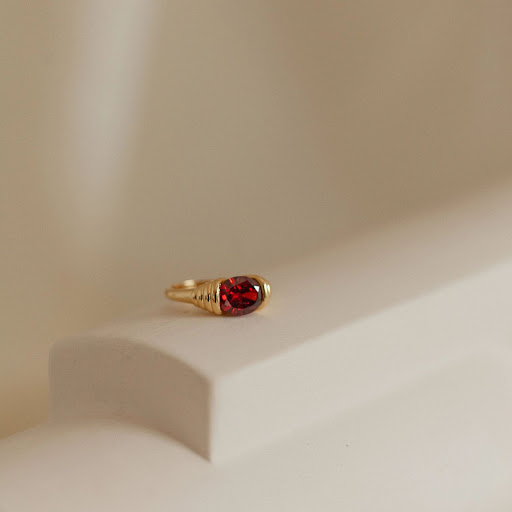 Title 2, Light Luxury Red Diamond Embedded Ring. Adds el...
