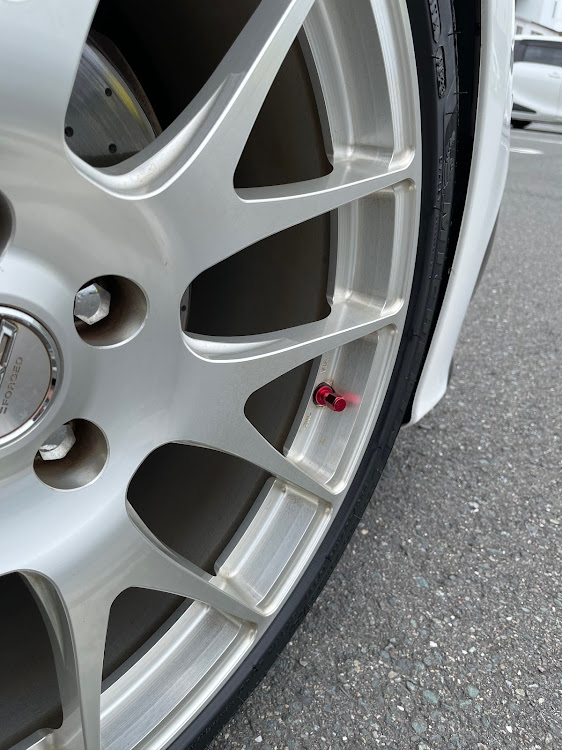 Cクラス セダンのタイヤ交換完了・ミシュランパイロットスポーツ4S・バネ下軽量化・６月もよろしくお願いしますに関するカスタム事例の投稿画像3枚目