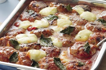 Baked pork meatballs in tomato sauce