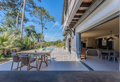 Maison avec piscine et terrasse 12