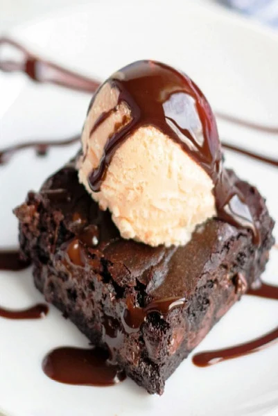 Hot Choco Brownie With Ice Cream