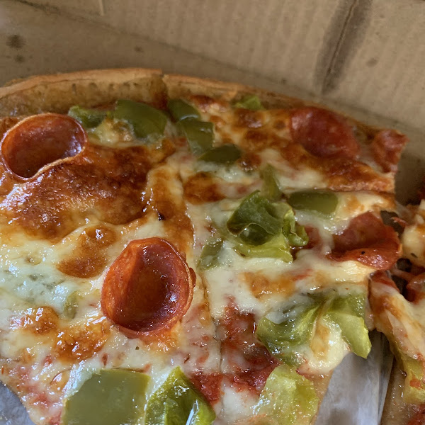 Gluten free pizza with pepperoni and green peppers