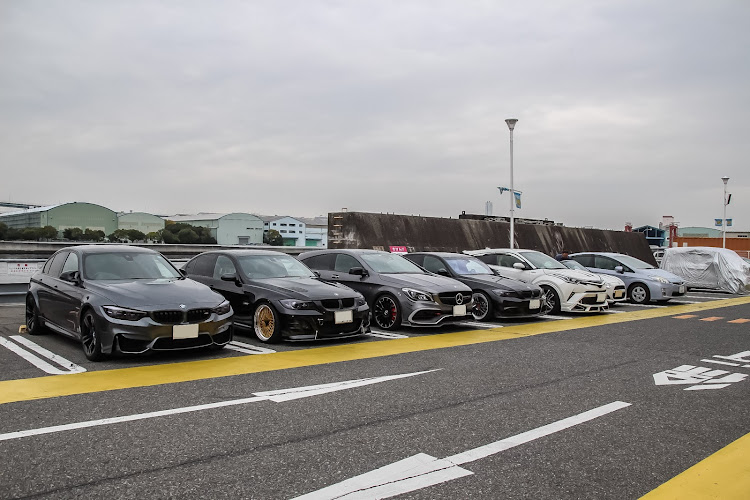 335iの関西オフ会・オートバックス・海沿い・さむい〜〜😱・黒の撮影は難しい😭に関するカスタム事例の投稿画像1枚目