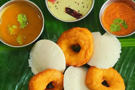 Idli [8 Pieces] With Medu Vada [8 Vada]