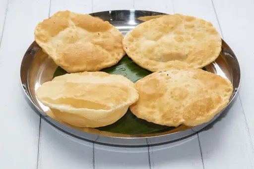 4 Luchi With Sabji