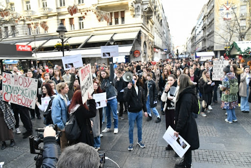 Mladi sa građanima razgovaraju o izborima u centru Beograda