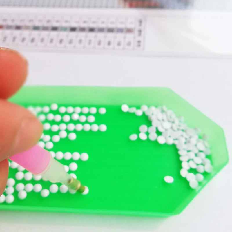 DIY çarpı dikiş kurt dekorasyon boyama. Bu basit kit ile eviniz için kişiselleştirilmiş ve benzersiz bir sanat eseri yaratın.