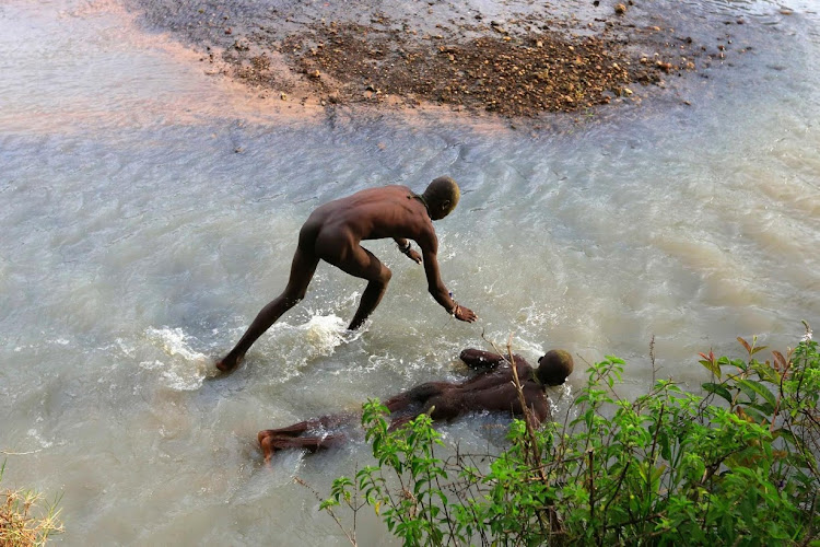 At dawn, the youths are escorted to a river, where they dips themselves in the cold water to numb their bodies.