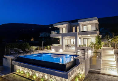 House with pool and terrace 4