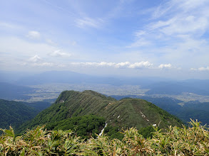 すぐ下に中岳と杓子岳