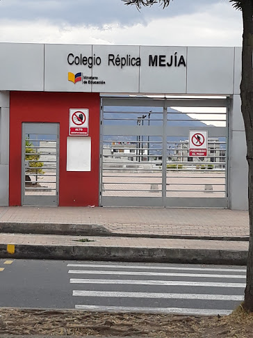 Colegio Réplica Mejía