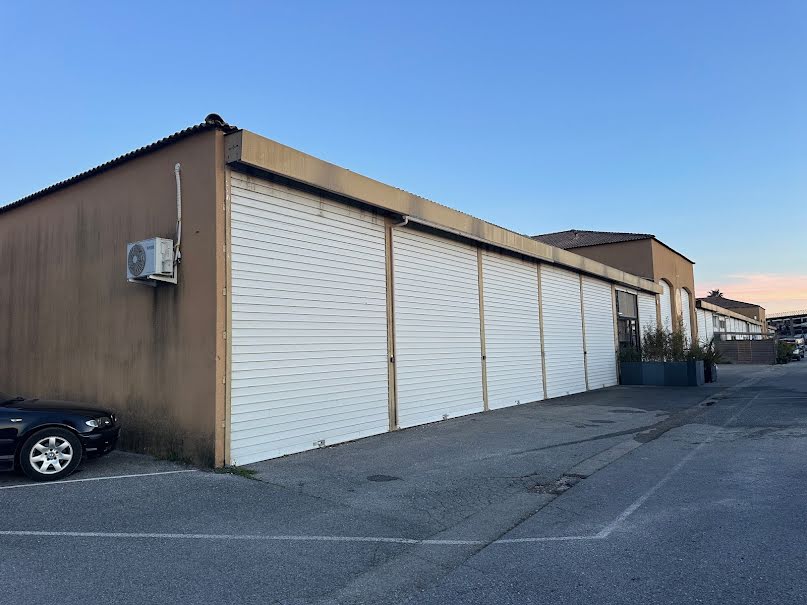 Vente parking  28 m² à Hyeres (83400), 160 000 €