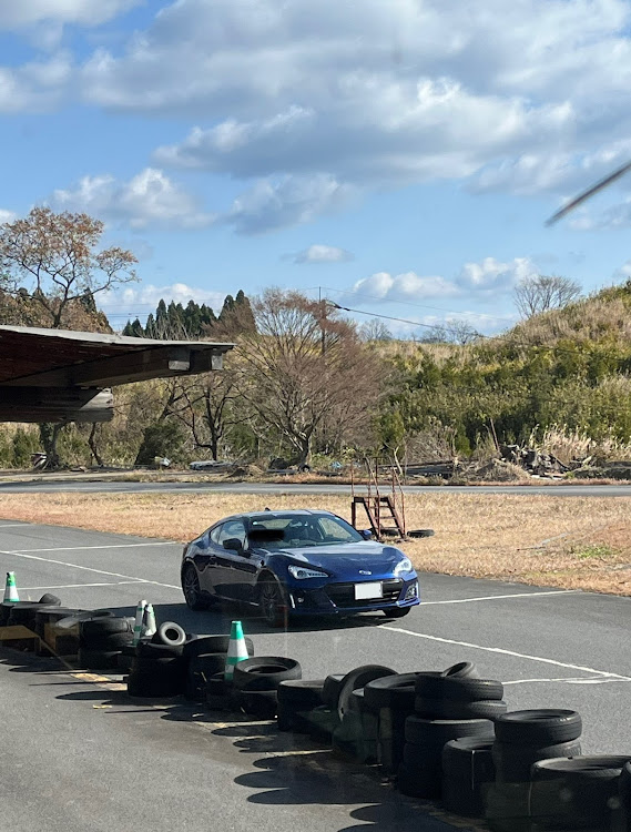スイフトスポーツのいつもいいね👍ありがとうございます😊・ありがたいです。・みちめぐ・駐車枠ぴったり選手権、冬の空と愛車・キリ番に関するカスタム事例の投稿画像2枚目
