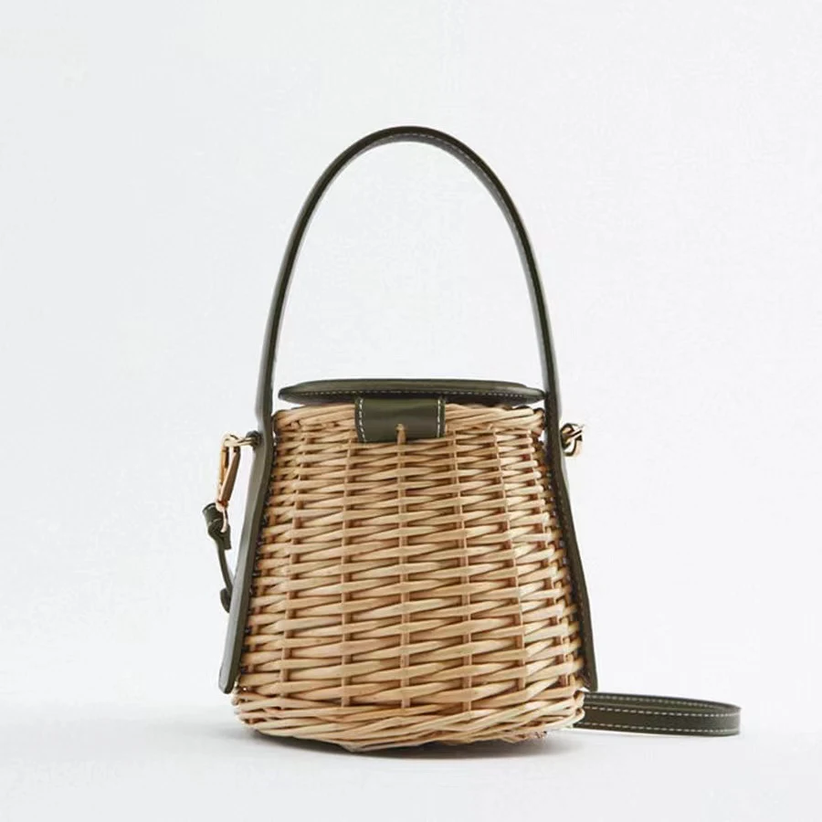 Nova bolsa de palha casual feminina para praia. Leve, espaçosa e elegante. Ideal para férias, praia e passeios no verão. Aproveite o sol!