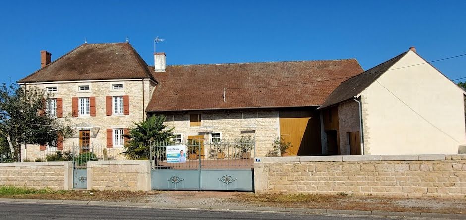 Vente maison 8 pièces 197 m² à Marnay (71240), 349 000 €