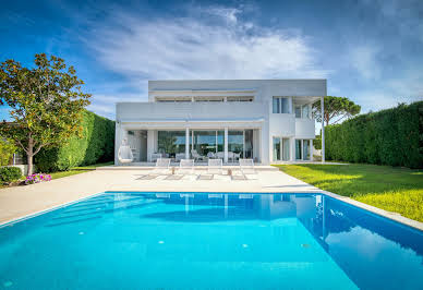 House with garden and terrace 10