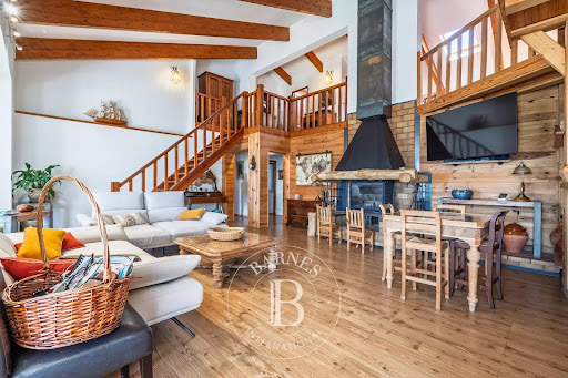 Villa with pool 4